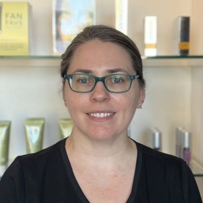 Lisa  V. Photo